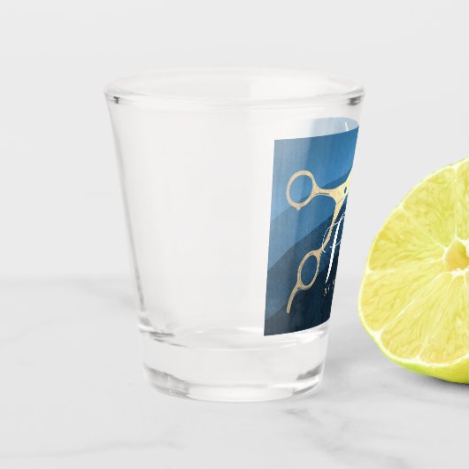 ヘアサロンヘアスタイリストモダンブルー&金ゴールドはさみ ショットグラス (左)