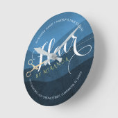 ヘアサロンヘアスタイリストモダンブルー&金ゴールドはさみ ラウンド壁時計 (傾斜)