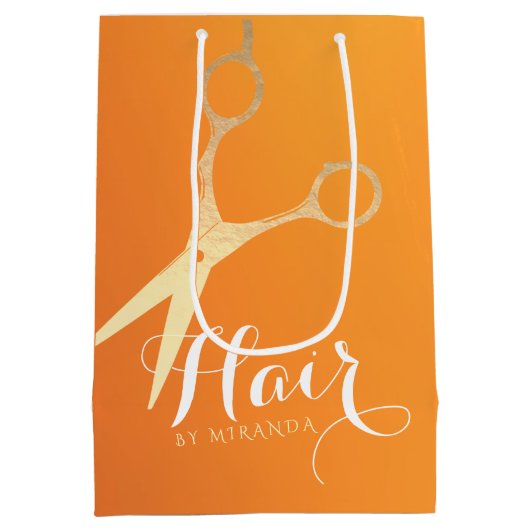 ヘアスタイリストメイクアップサロンシックなオレンジ金ゴールドはさみ ミディアムペーパーバッグ (裏面)