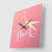 ヘアスタイリスト化粧サロンモダンピンク金ゴールド鋏 スクエア壁時計 (傾斜)