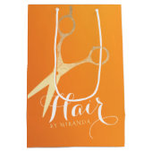 ヘアスタイリスト メイクサロン おしゃれ オレンジ ゴールド ハサミ ミディアムペーパーバッグ (裏面)