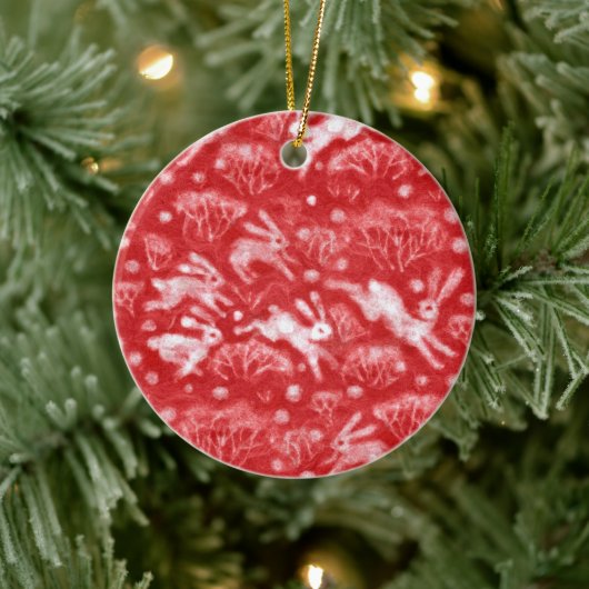 ヘアーズスノーフィールドホワイトウサギ冬の動物レッド セラミックオーナメント (ツリー)