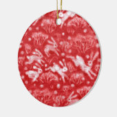 ヘアーズスノーフィールドホワイトウサギ冬の動物レッド セラミックオーナメント (左)