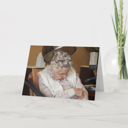 ヘアードライヤーの下で眠っている小さい老婦人 シーズンカード (正面)