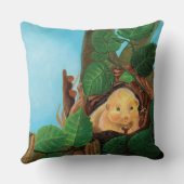 ヘイゼル食べヤマネのヘーゼルナッツ クッション (裏面)