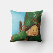 ヘイゼル食べヤマネのヘーゼルナッツ クッション (裏面)