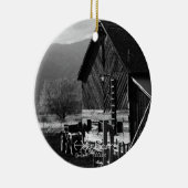 ヘイ・バーン セラミックオーナメント (右)