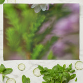 ヘザー春の花の常緑開花紫色の白 キッチンタオル (折り畳み)