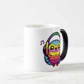 ヘッドフォンでハッピー聞フクロウ音楽に。 モーフィングマグカップ (正面右)