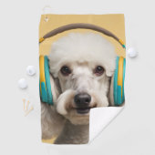 ヘッドフォンを着たプードル ゴルフタオル (インサイチュ)