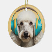 ヘッドフォンを着たプードル セラミックオーナメント (左)