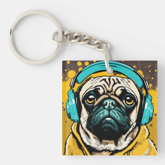 ヘッドフォンを着たPUG キーホルダー (正面)
