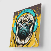 ヘッドフォンを着たPUG スクエア壁時計 (傾斜)