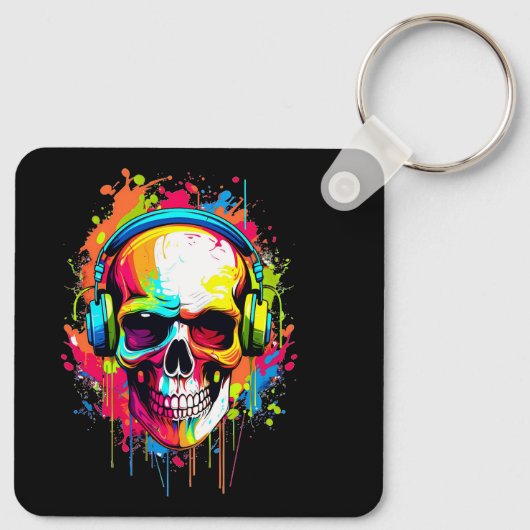 ヘッドフォンカラフルを装着したスカル キーホルダー (裏面)