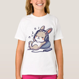 ヘッドホンで音楽を聴くかわいいウサギ Tシャツ
