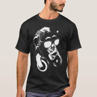 ヘッドホンとサングラスをつけたチンパンジー Tシャツ