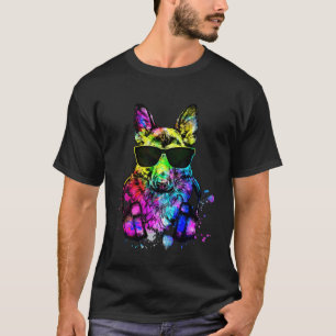 ヘッドホンを付けたレトロポップジャーマンシェパードの肖像 Tシャツ