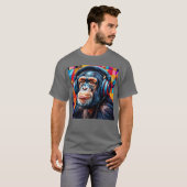 ヘッドホンを装着したチンパンジー Tシャツ (正面フル)