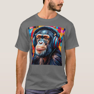 ヘッドホンを装着したチンパンジー Tシャツ