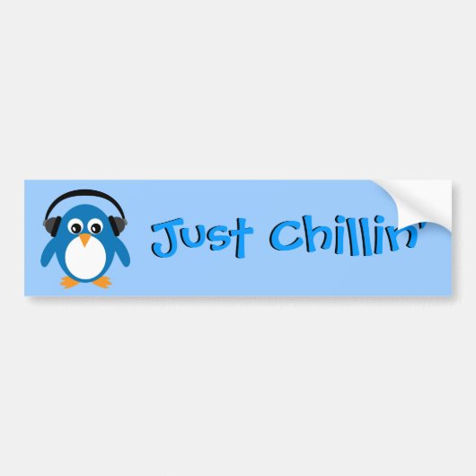 ヘッドホーンを持つちょうどChillinのペンギン バンパーステッカー (正面)