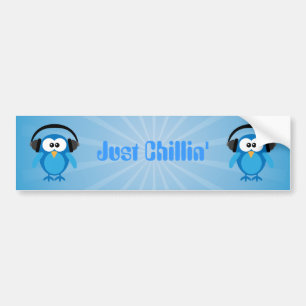 ヘッドホーンを持つちょうどChillinの青いレトロのフクロウ バンパーステッカー