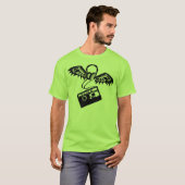 ヘッドホーン、翼、及びカセットテープ Tシャツ (正面フル)