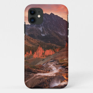 ヘッドライトの洗面器の10月ライト iPhone 11 ケース