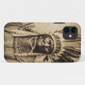 ヘッド服のヴィンテージのポートレートのセピア色のGeronimo Case-Mate iPhoneケース (裏面(横))
