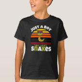 ヘビが大好きな少年 Tシャツ (正面)