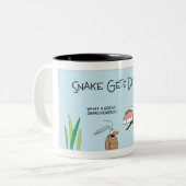 ヘビが義歯を装着 ツートーンマグカップ (正面左)
