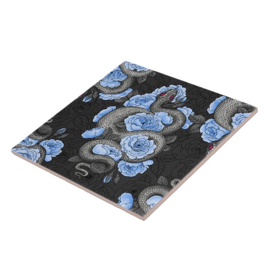 ヘビと青いバラ タイル (側面)