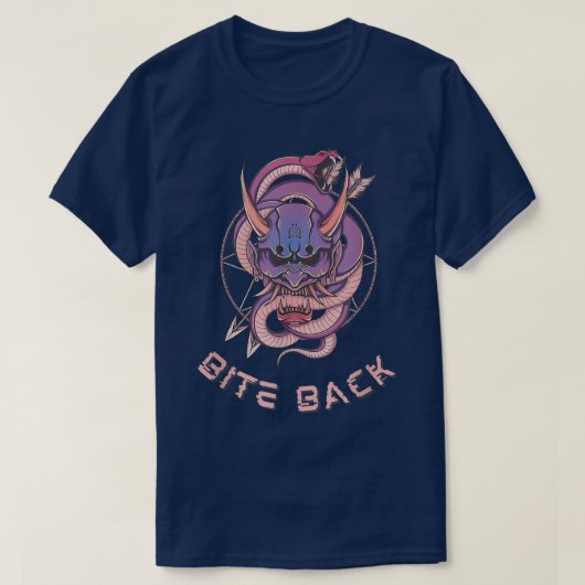 ヘビに日本の噛まれた鬼にかむ Tシャツ (デザイン正面)