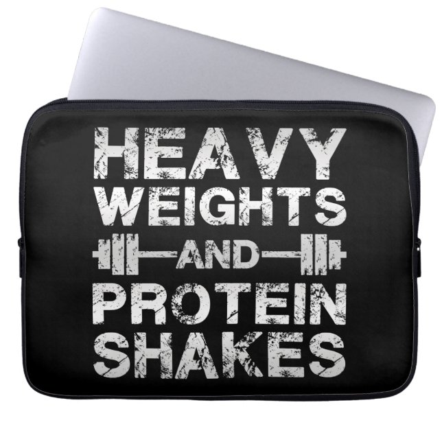 ヘビーウェイトとプロテインシェイク – ジムトレーニング ラップトップスリーブ (正面)