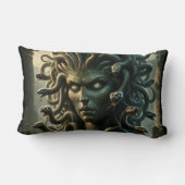 ヘビ死の頭を見詰めるメドゥサ ランバークッション (裏面)