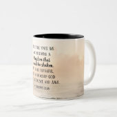 ヘブライ人への手紙12:28 揺るぐことのない王国 ツートーンマグカップ (正面右)