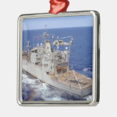 ヘリコプターがフライトデッキを空にする メタルオーナメント (左)