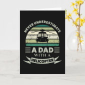 ヘリコプターのギフトおもしろい父親の日男性とのパパ カード (黄色い花)