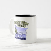 ヘリコプターのパイロットは飛びません[UH-1] ツートーンマグカップ (正面左)