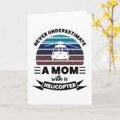 ヘリコプターを持つママ 面白いギフト 女性 カード (黄色い花)