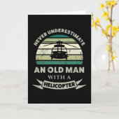 ヘリコプターを持つ老人のユーモアあふれるギフト カード (黄色い花)