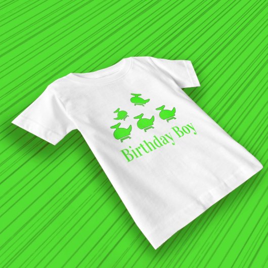 ヘリコプター誕生日少年 ベビーTシャツ