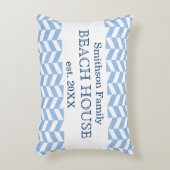 ヘリンボン青く白いビーチハウスのカスタム アクセントクッション (正面(垂直))