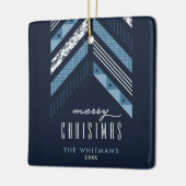 ヘリンボーンバンドクリスマスオーナメント – 青 セラミックオーナメント (左)