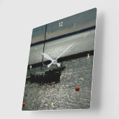 ヘルシンキ上空の日の出 スクエア壁時計 (傾斜)