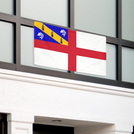 ヘルム国旗 横断幕 (ビルの外側)