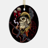 ヘルメットが付いている空輸か海洋の落下傘兵のスカル セラミックオーナメント (右)