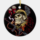 ヘルメットが付いている空輸か海洋の落下傘兵のスカル セラミックオーナメント (正面)