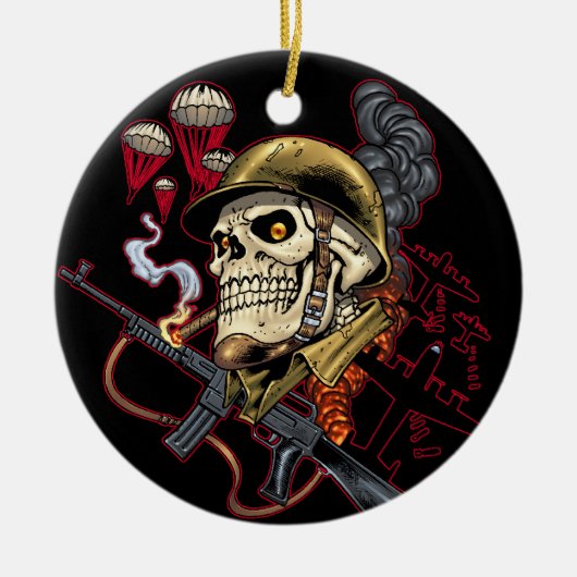 ヘルメットが付いている空輸か海洋の落下傘兵のスカル セラミックオーナメント (正面)