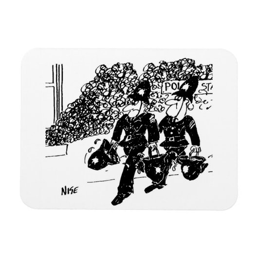 ヘルメットに水を被った炎を上げる警察 マグネット (横)