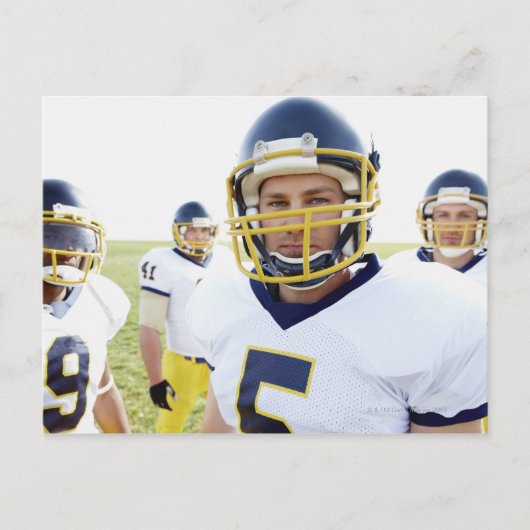 ヘルメットをかぶったラグビー選手 ポストカード (正面)